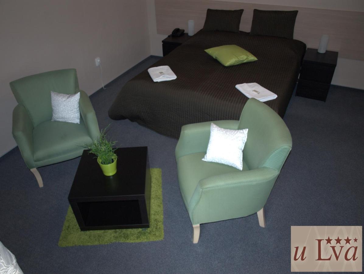 Hotel U Lva Билина Экстерьер фото