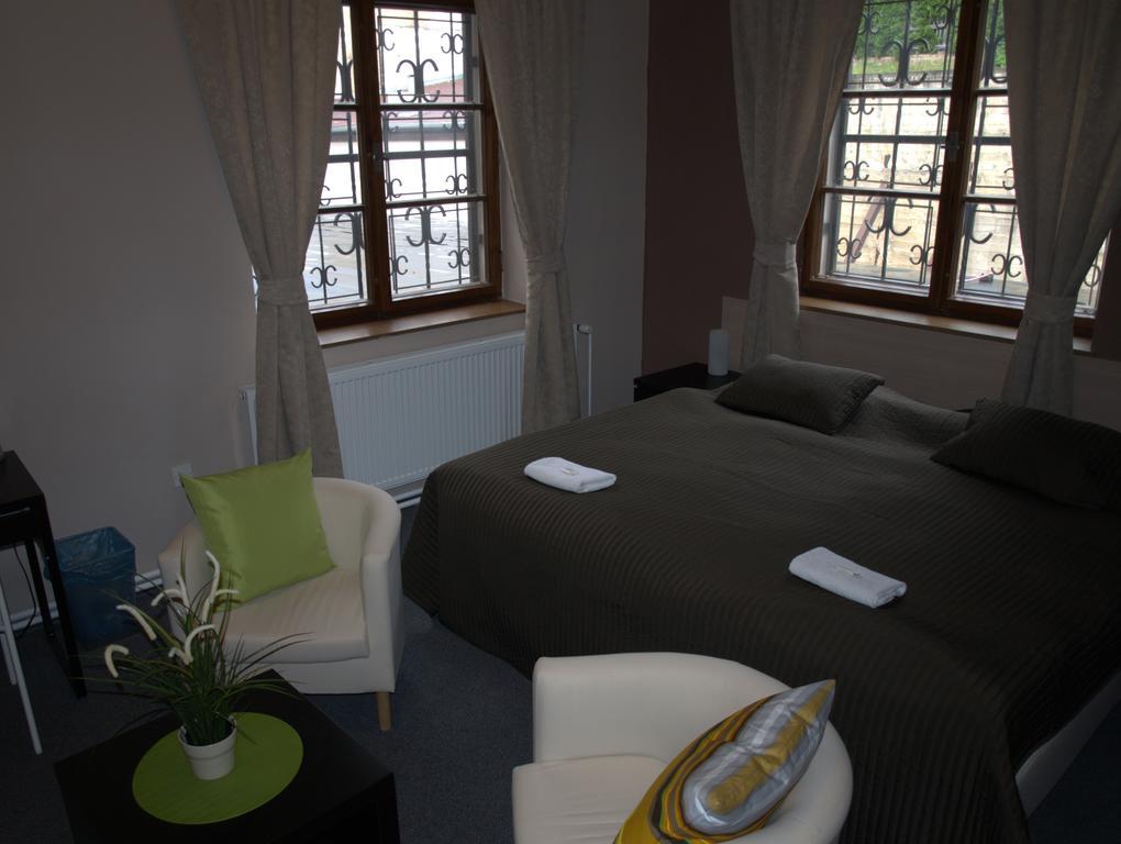 Hotel U Lva Билина Экстерьер фото