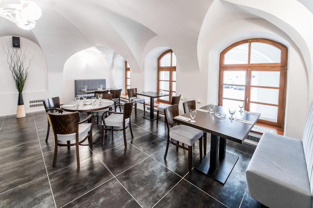 Hotel U Lva Билина Экстерьер фото