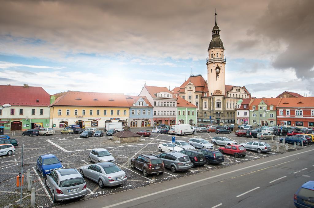 Hotel U Lva Билина Экстерьер фото